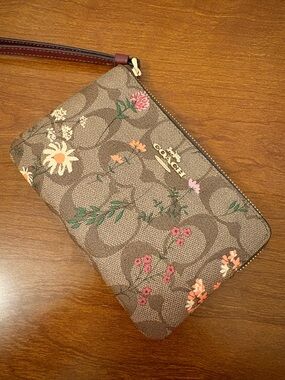(New) Coach Brown Floral Signature Zip Wristlet
